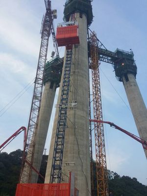Neigung 33 m/Min 2000 KG Baustoffheben Hebeauftrieb Automatisches Landungssystem