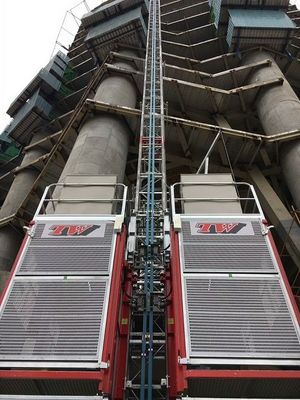 Doppelkäfige mittelschnelle Gebäude mit Rack und Pinion/ 2000 kg Belastung mit Inverter und heißverzinktem Mast