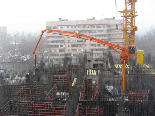 Guter Preis Hydraulische 28m Betonpumpe, die automatisch für Gebäude Online